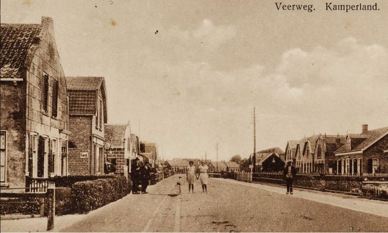 Bestand:Nimrod tweede van links 1935.JPG