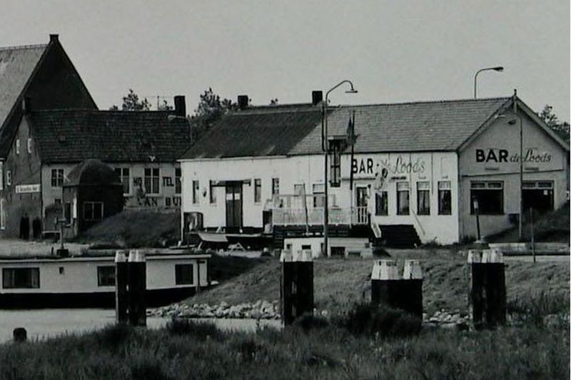 Bestand:Graaf en loods ca 1967.JPG